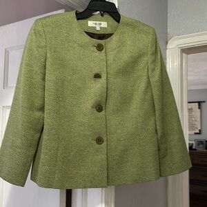 3/4 sleeve green blazer with brown detail.